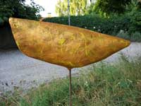 Schwebend 1, Zement auf Gitterdraht, 123 cm
